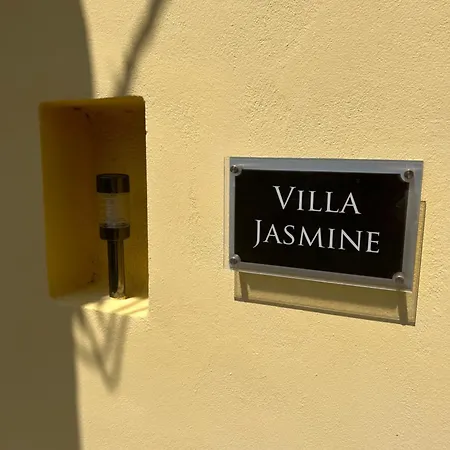 Jasmine, Sea And Mountain View In Peaceful Hamlet Feriehus